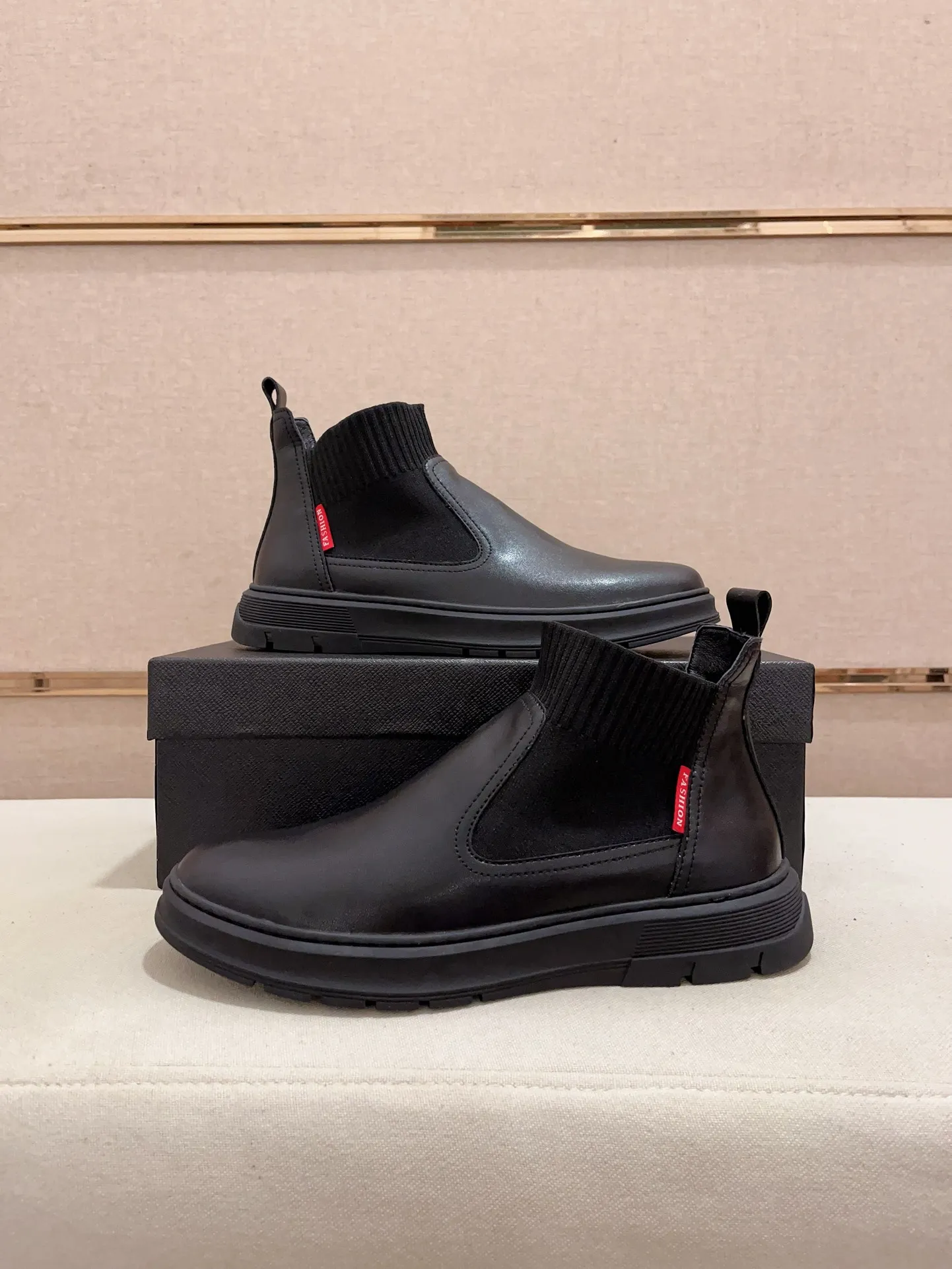 Factory price 480💰 (sheepskin lining * velvet lining optional! Can be made without label) High-quality new PRADA (Prada) counters are launched simultaneously, new men's shoes, 😘fabric is made of high-tech glue-spraying technology. Lining: sheepskin lining* velvet lining. 👍🏿 High-end ☄️ air-cushion molded anti-slip rubber outsole, exquisite lines, simple and elegant, comfortable and high-end for leisure travel. Code number: 38 to 44 (45 can be customized and cannot be returned or exchanged)